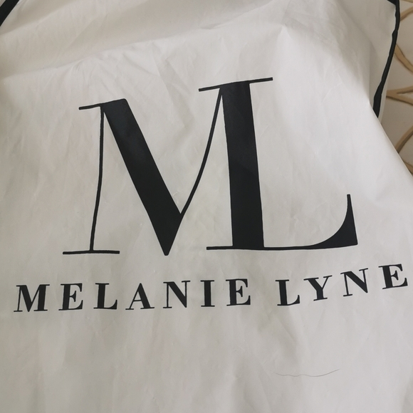 Wedding dress - Picture 11 of 16